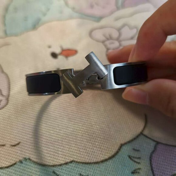 Hermès Silver and Black Click Bracelet Hermès - Picture 1 of 8